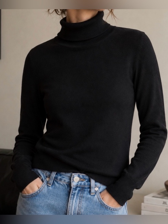 Neiman Marcus Sweaters - Neiman Marcus Cashmere Turtleneck Sweater Size Medium
